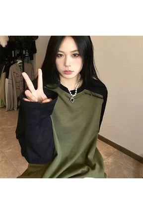 Sonbaharda stil sahibi olmak için Kore tarzı kapüşonlu sweatshirt.