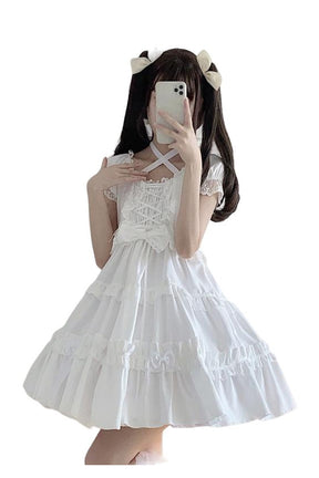Kawaii tarzıyla gotik dantel detaylarına sahip fırfırlı elbise.