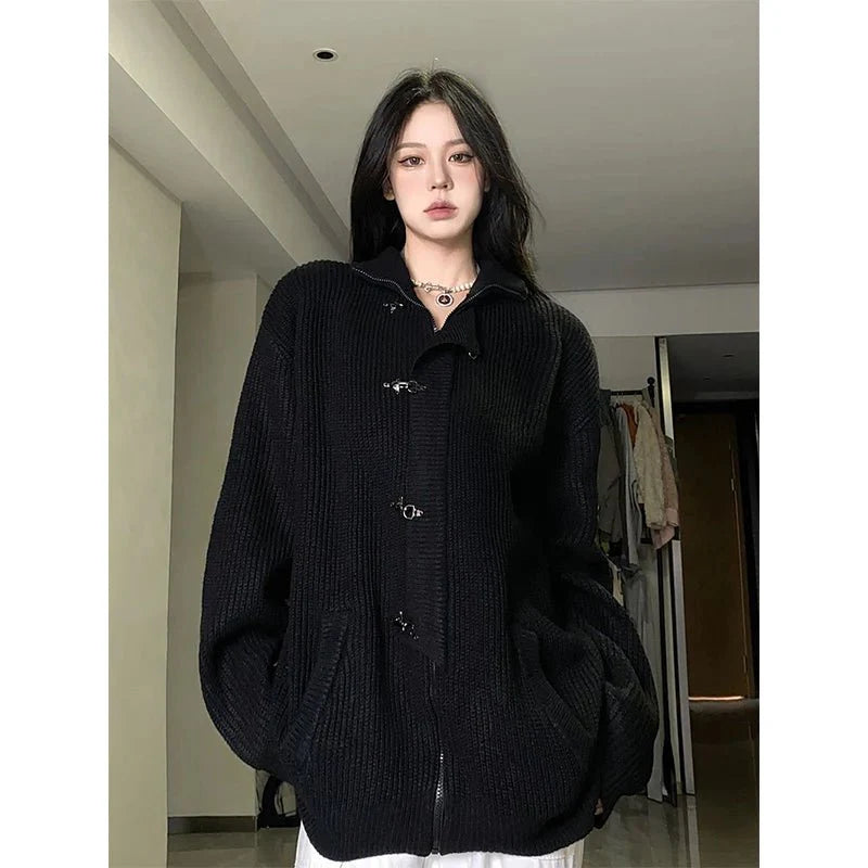 Gece yarısında şık ve rahat oversize hırka.