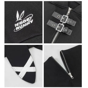 Gece yarısında asi duruşlu tokalı hoodie modeli.