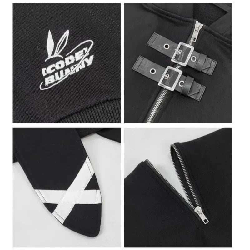 Gece yarısında asi duruşlu tokalı hoodie modeli.