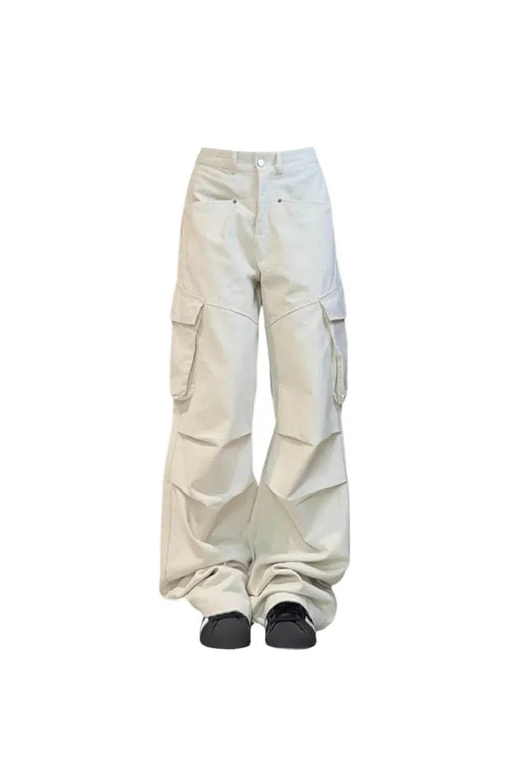 Minimalist tarzıyla dikkat çeken geniş paçalı kargo pantolon.