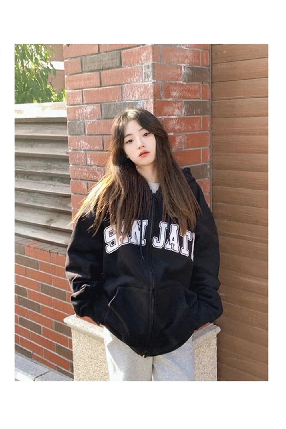 Sonbahar esintilerini yansıtan fermuarlı hoodie tasarımı.