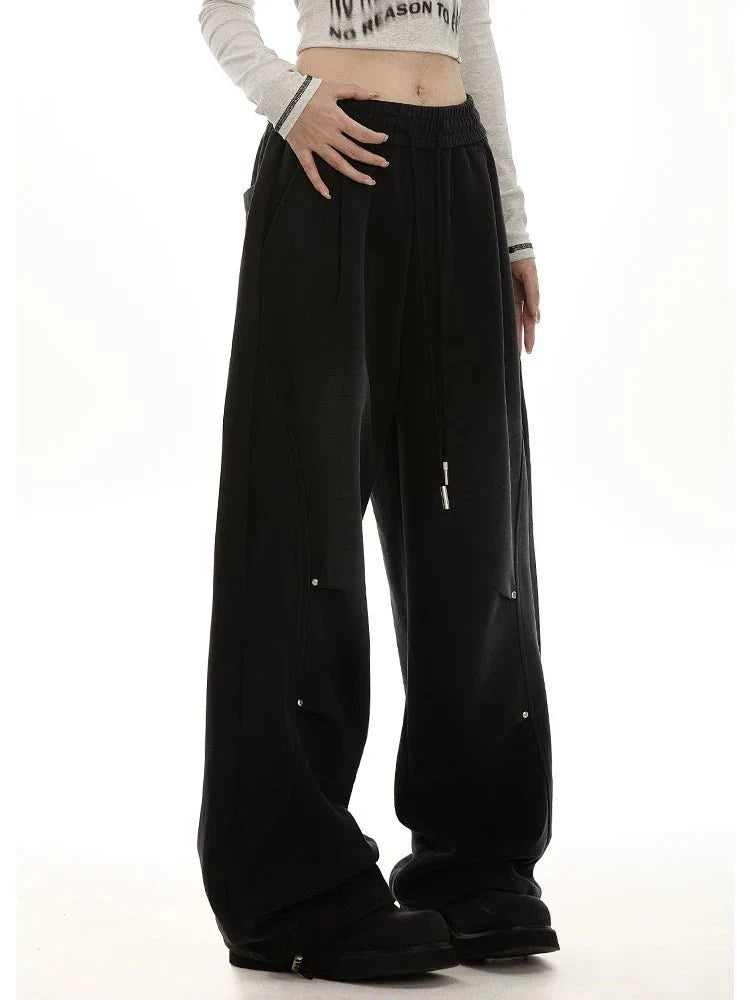 Oversize kesimli, rahat ve şık bir pantolon.