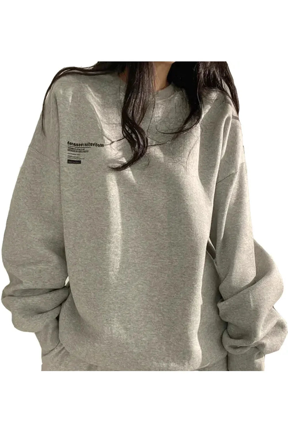 Sonbahar esintileriyle uyumlu oversized kesim harf baskılı hoodie.