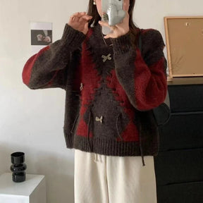 Renkli yamalarla süslü, sıcacık Patchwork Charm kazak.