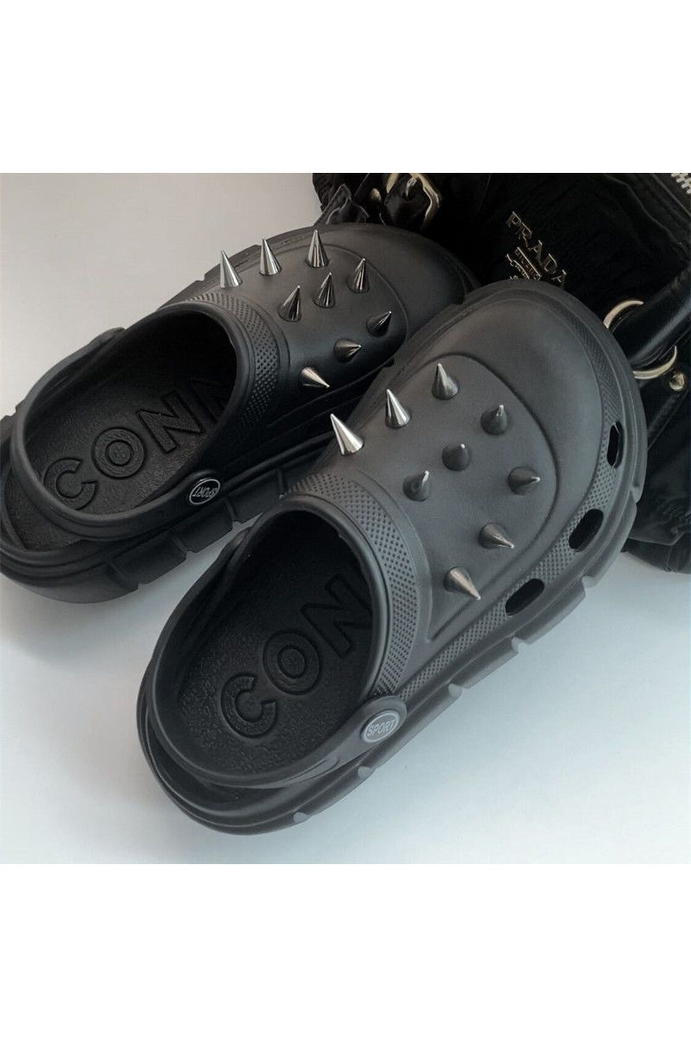 Platform Punk Terlik, sokak modasına isyan ediyor.
