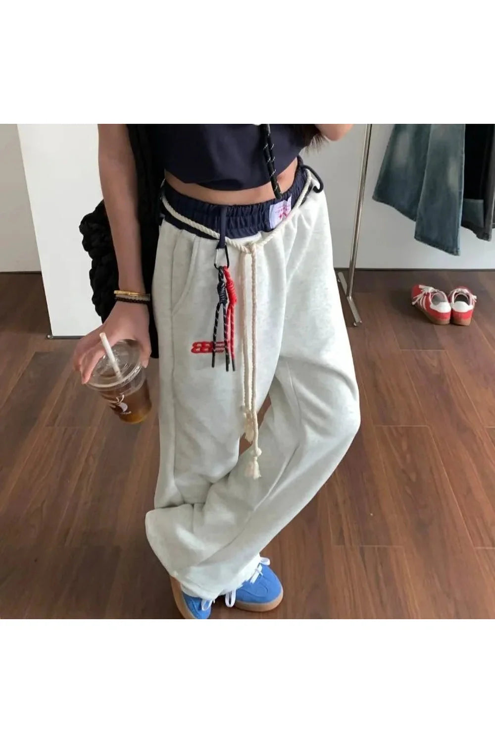 Yumuşak kumaşıyla rahat  Halter Bağcıklı Eşofman Altı .