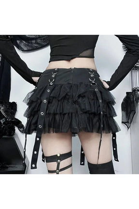 Fırfırlı Gotik Mini Etek, feminen ve gotik tarzı yansıtıyor.
