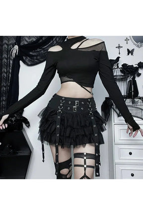 Fırfırlı detaylarıyla gotik tarzı yansıtan mini etek.