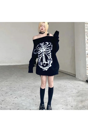 iskelet Gölgesi Oversize Kazak, rahat ve şık bir görünüm sunar.