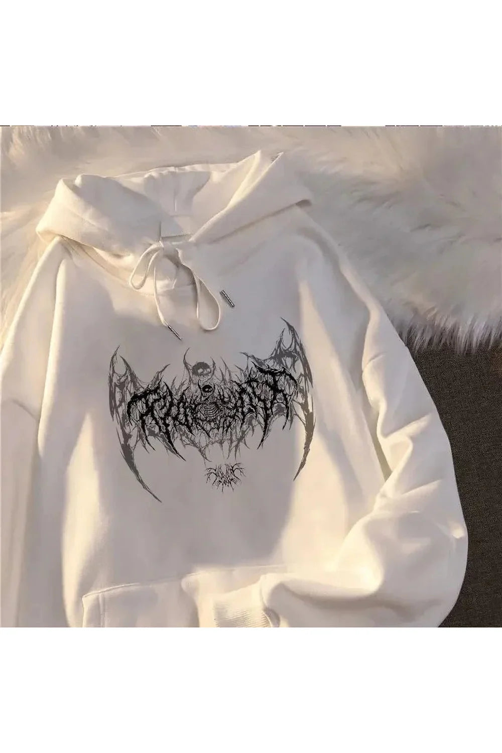Sonbahar temasını yansıtan grafik desenli unisex gotik hoodie.
