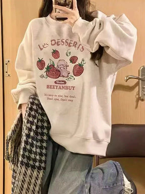 çilek desenli tavşan figürüyle şirin çikolata renkli sweatshirt.