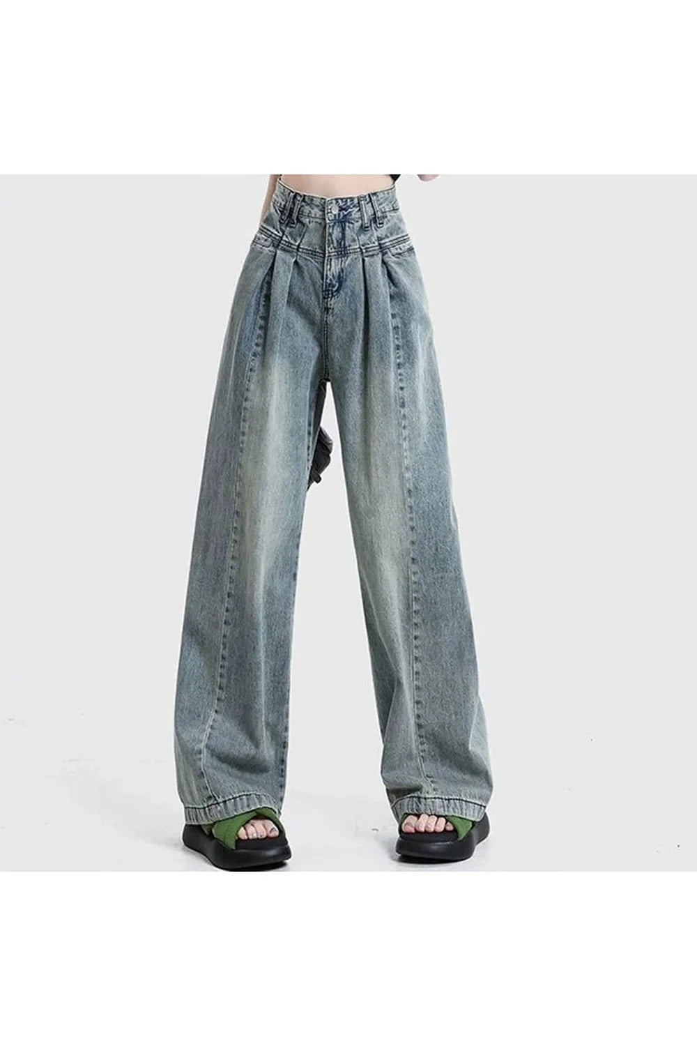 Sonbaharın renkleriyle uyumlu ultra bol paça kot pantolon.