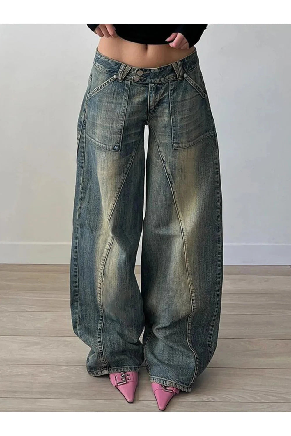 Sonbahar modasının vazgeçilmezi: Vintage yıkanmış kot pantolon.